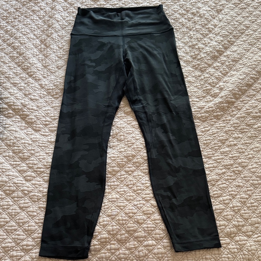 Lululemon Athletica Black Camouflage Align Leggings size 6. 25in inseam